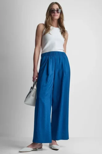 Mid-Rise Wide Leg Pant